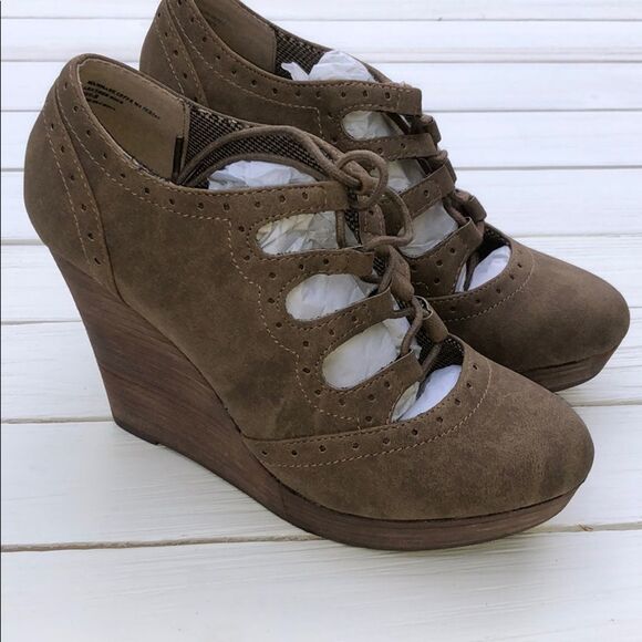 NIB Restricted Laura Lace Up Wedge size 8 - Picture 5 of 5